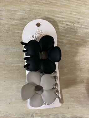 Studio Selection Matte Flower Hair Clips - Black & Taupe